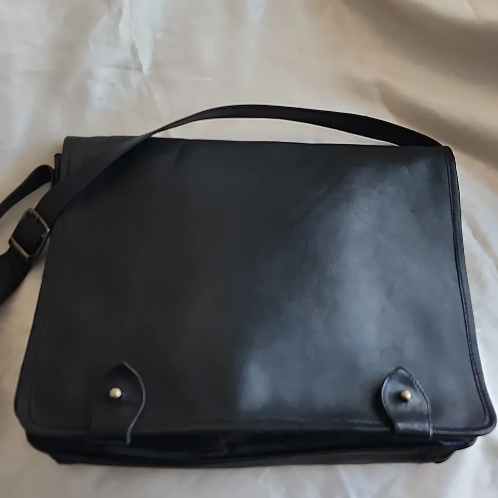 Vintage Unbranded Good Condition Black Leather Shoulder Messenger Bag, $49